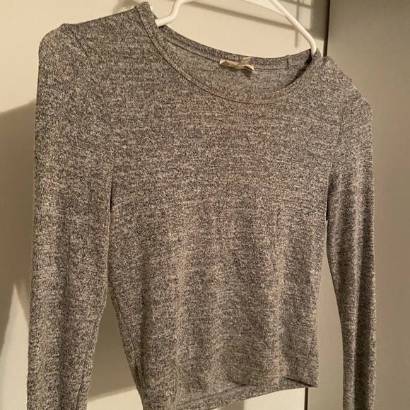 SOLD!!!! ARITZIA CROP TOP - Picture 1 of 1